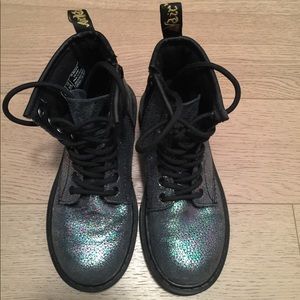 Dr.Marten Delaney Kids Boot in metallic size US 13