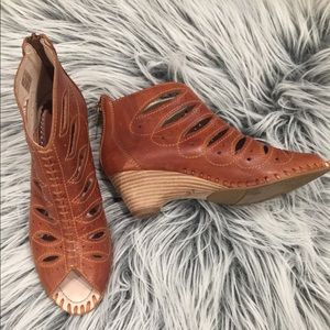 Pikolinos open toe ankle boot