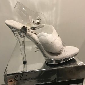 Ellie posing shoes NEW size 8