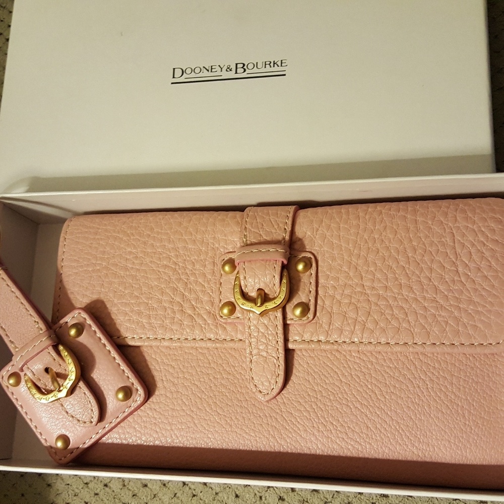 Dooney & Bourke wallet