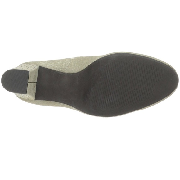 New Studded heel pumps - Picture 6 of 8