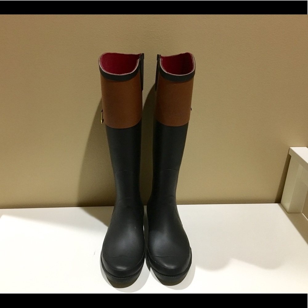 Tommy Hilfiger Rain boots size 6