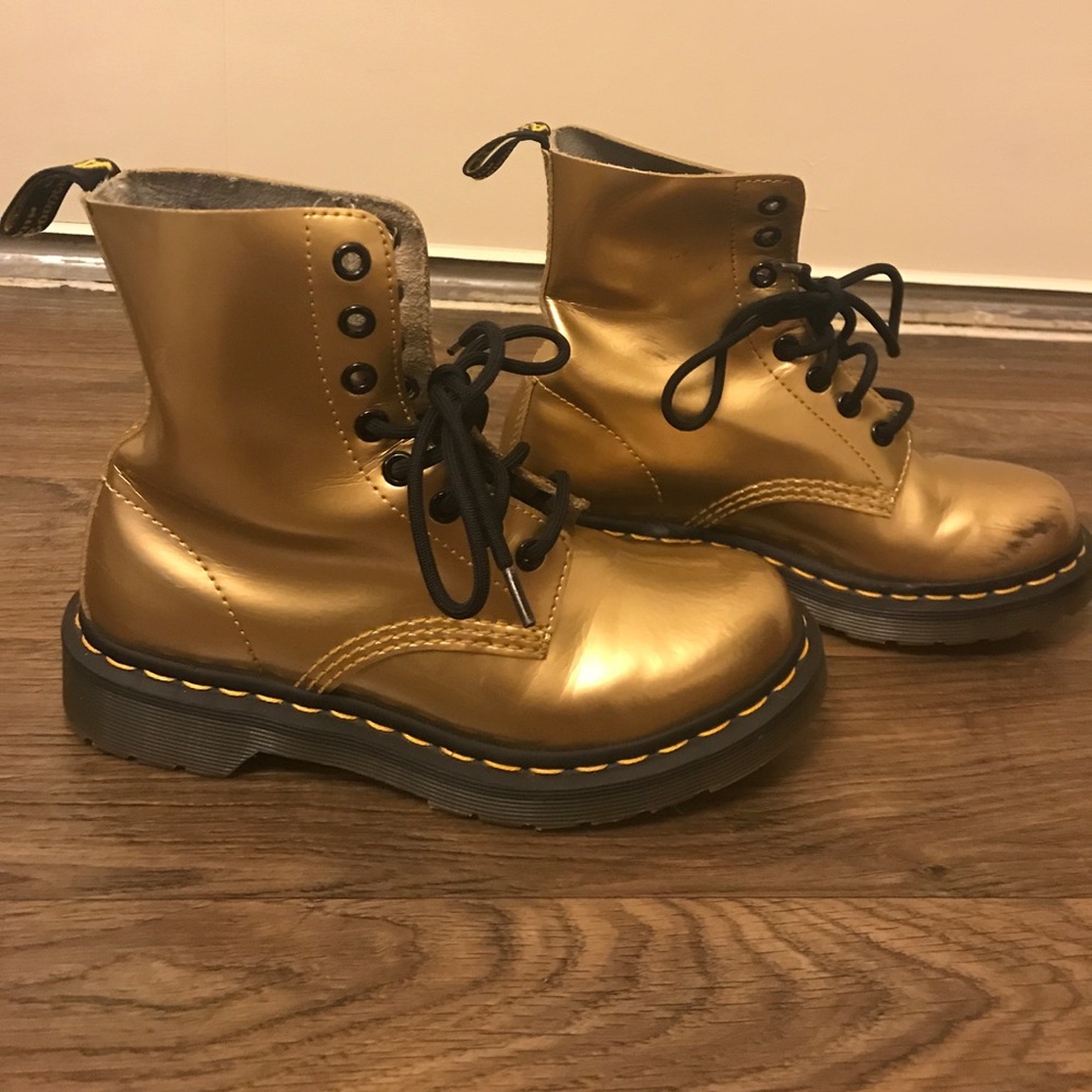 Gold Dr. Martens Pascal
