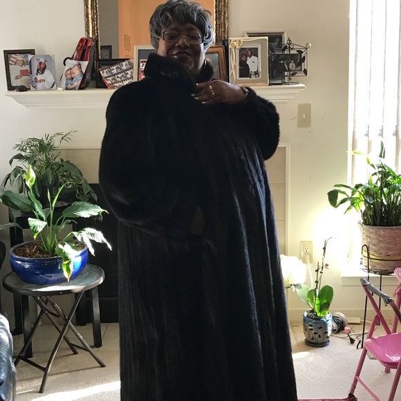 Black Diamond Mink pelted fur coat - Picture 5 of 5