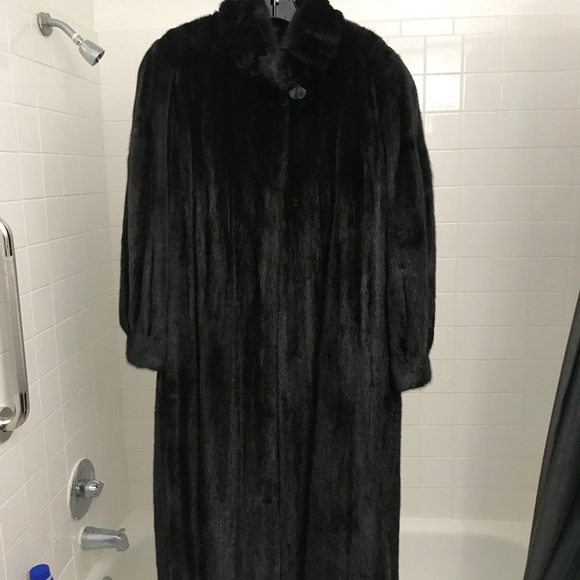 Black Diamond Mink pelted fur coat - Picture 2 of 5