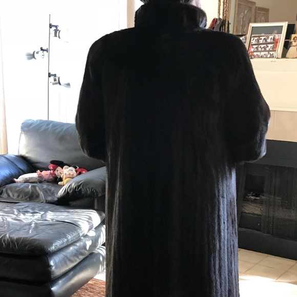 Black Diamond Mink pelted fur coat - Picture 3 of 5