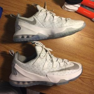 Lebron 13 low white/silver size 12