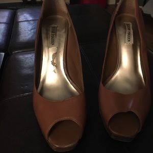 Steve Madden tan shoes