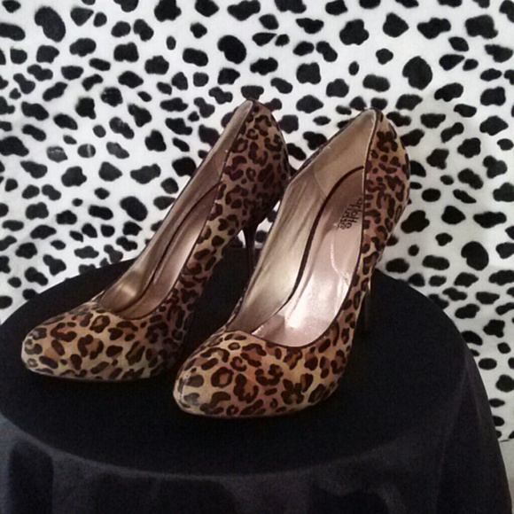 Shoes - Picture 1 of 2