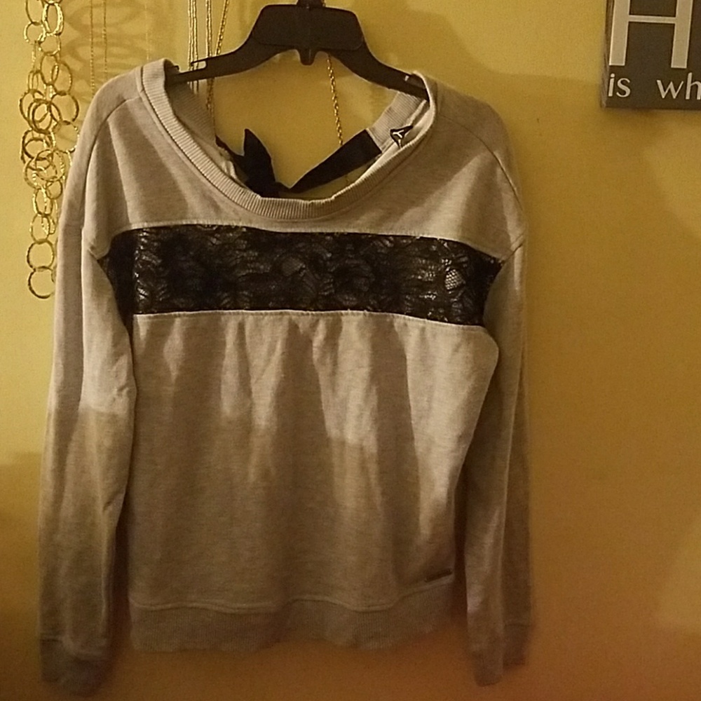 Long sleeve shirt with lace and ribbon on back