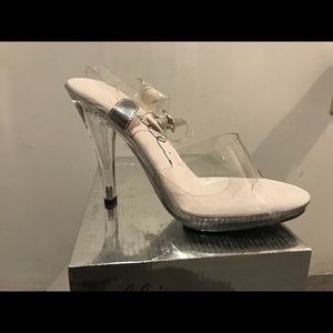 Ellie clear posing heels. Size 8 NEW