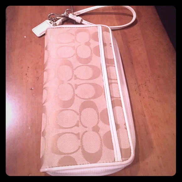 Coach Handbags - Coach wallet wristlet