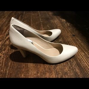 White leather Vince Camuto pumps