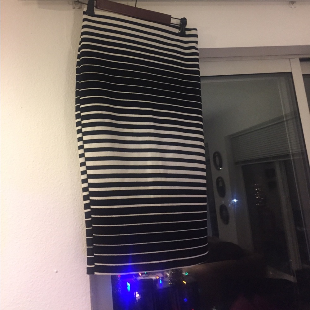 Gradient stripes black and white pencil skirt