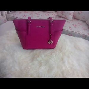Authentic Michael Kors jet set shoulder bag