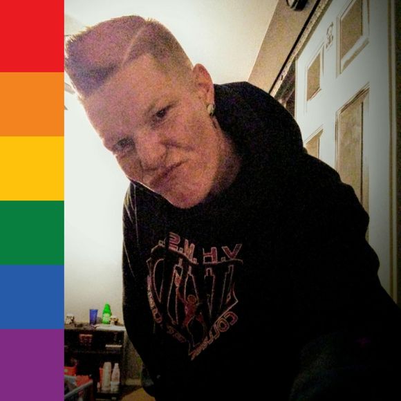 Meet your Posher, Kriss - Picture 3 of 3