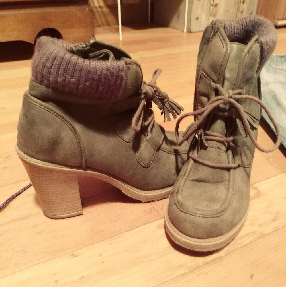 EUC sz9 Cute Ankle Booties