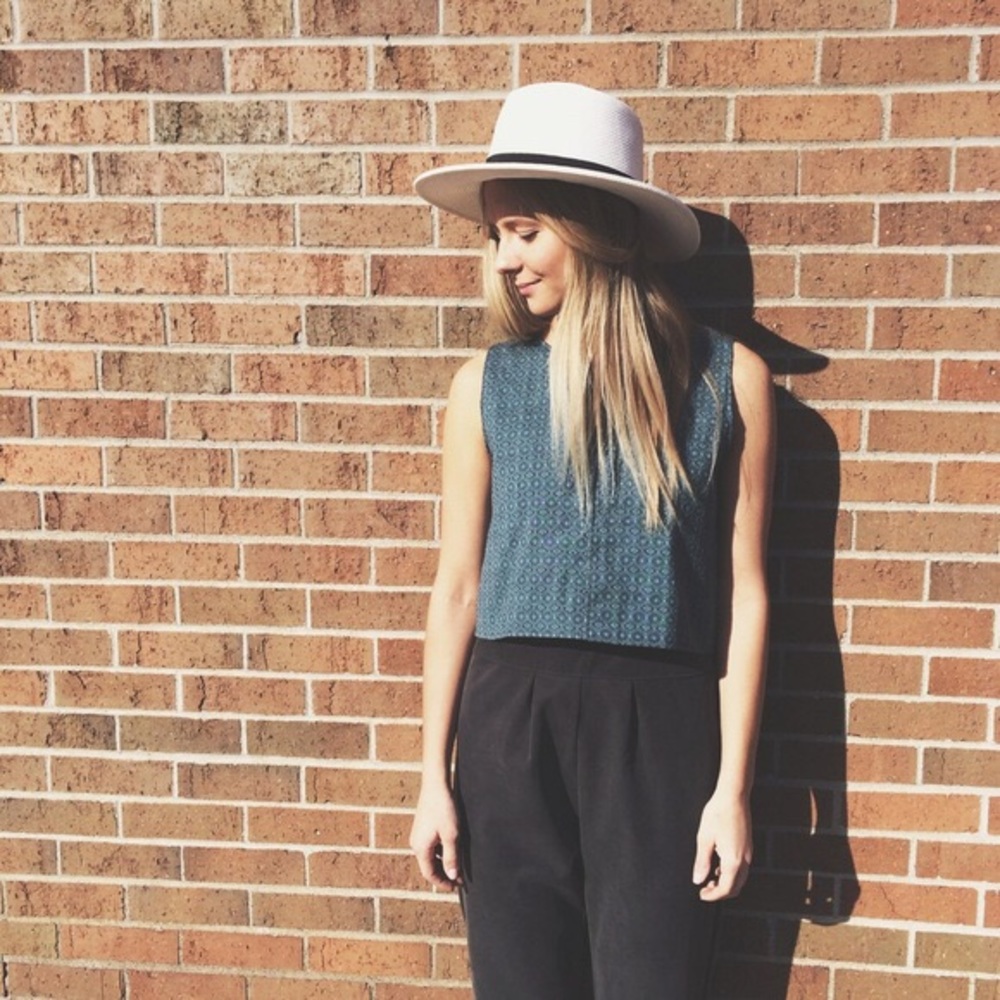 Hackwith Design House Sedona Crop
