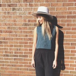 Hackwith Design House Sedona Crop