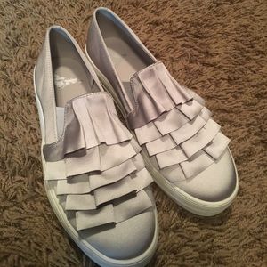 Report Ruffle Tennies - size 8