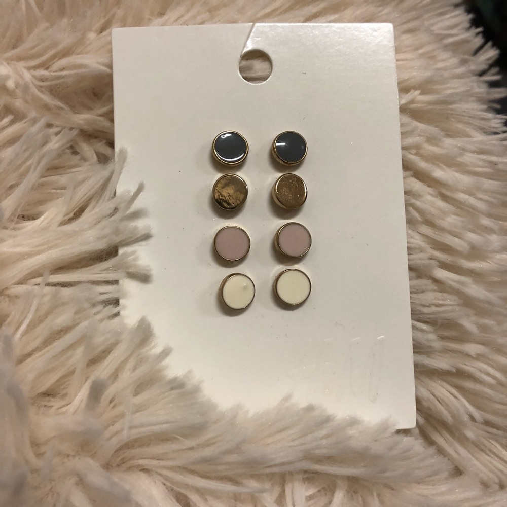 Cute earrings!