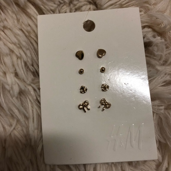 Cute earrings! - Picture 2 of 2