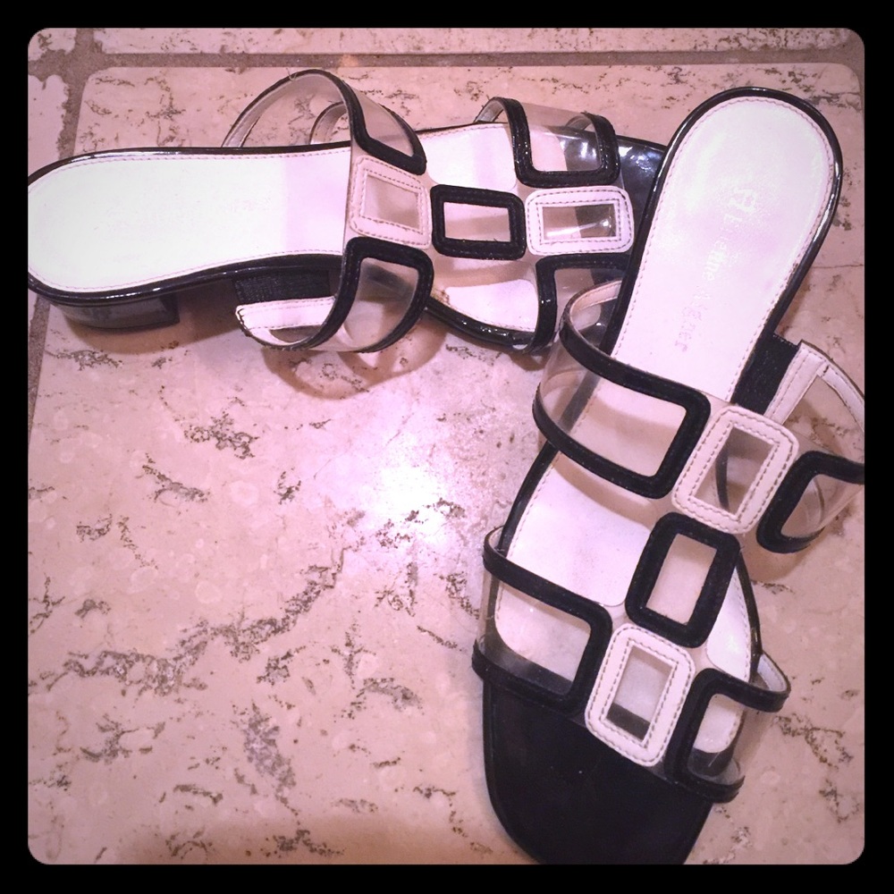 Mod black/white patent slides