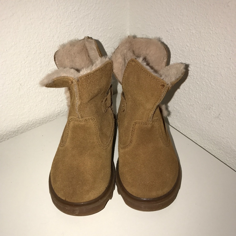 Zara boots with faux fur lining size 6