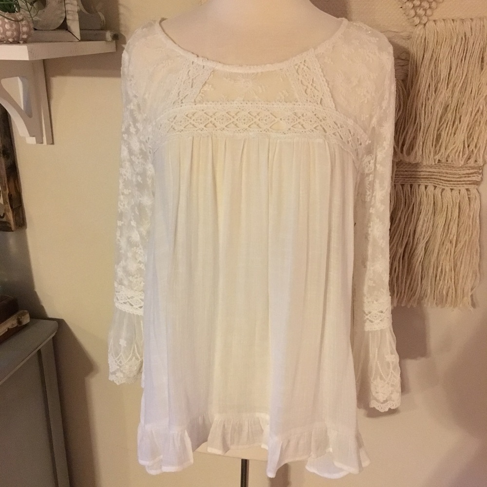 Brand New Umgee XL white lace and ruffle blouse