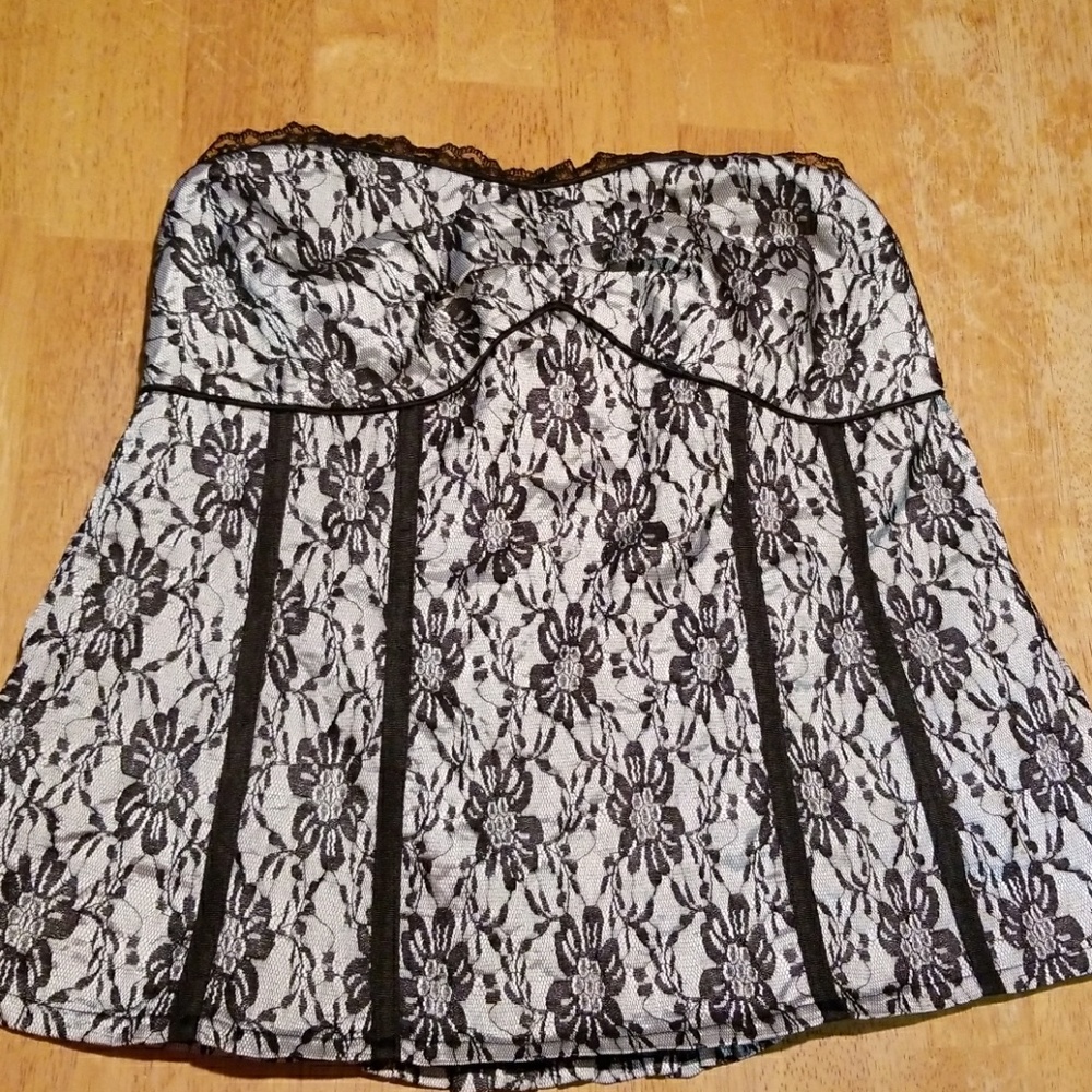 HOST PICK 💕💕 Maurice sleeveless lace top size 16