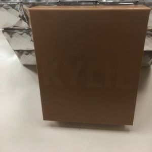 This is a Kylie highlighter.