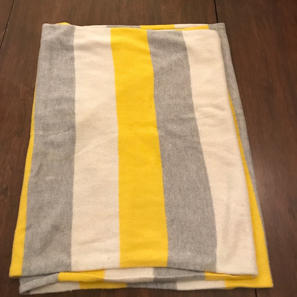 Yellow Grey and white striped snood