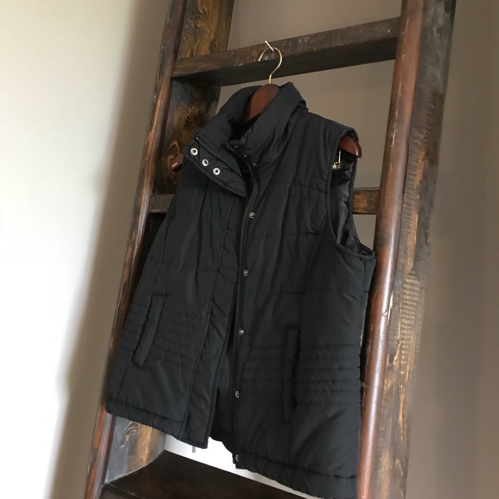 Women’s New York & Co puffer vest - L -Black