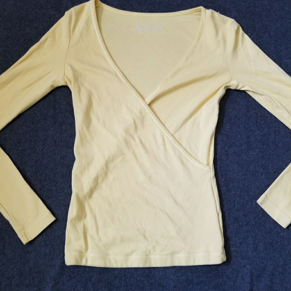 Size small Victoria secret tee shop ling sleeved