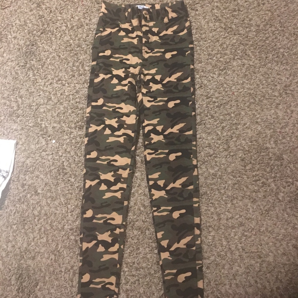 Women's cammo jeans SUPER CUTE