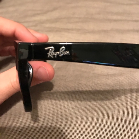 Black Ray bans with gold lenses - Picture 3 of 5