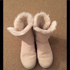 UGG Bailey Button II - Sand