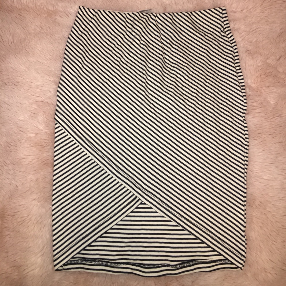 🌹black and white skirt