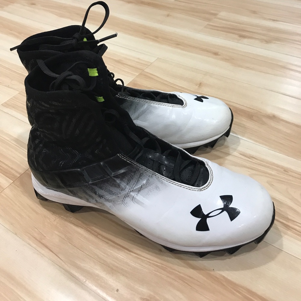 UNDER ARMOUR FOOTBALL CLEATS (SZ10)