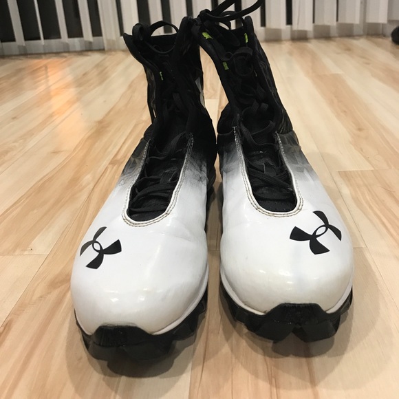 UNDER ARMOUR FOOTBALL CLEATS (SZ10) - Picture 2 of 6