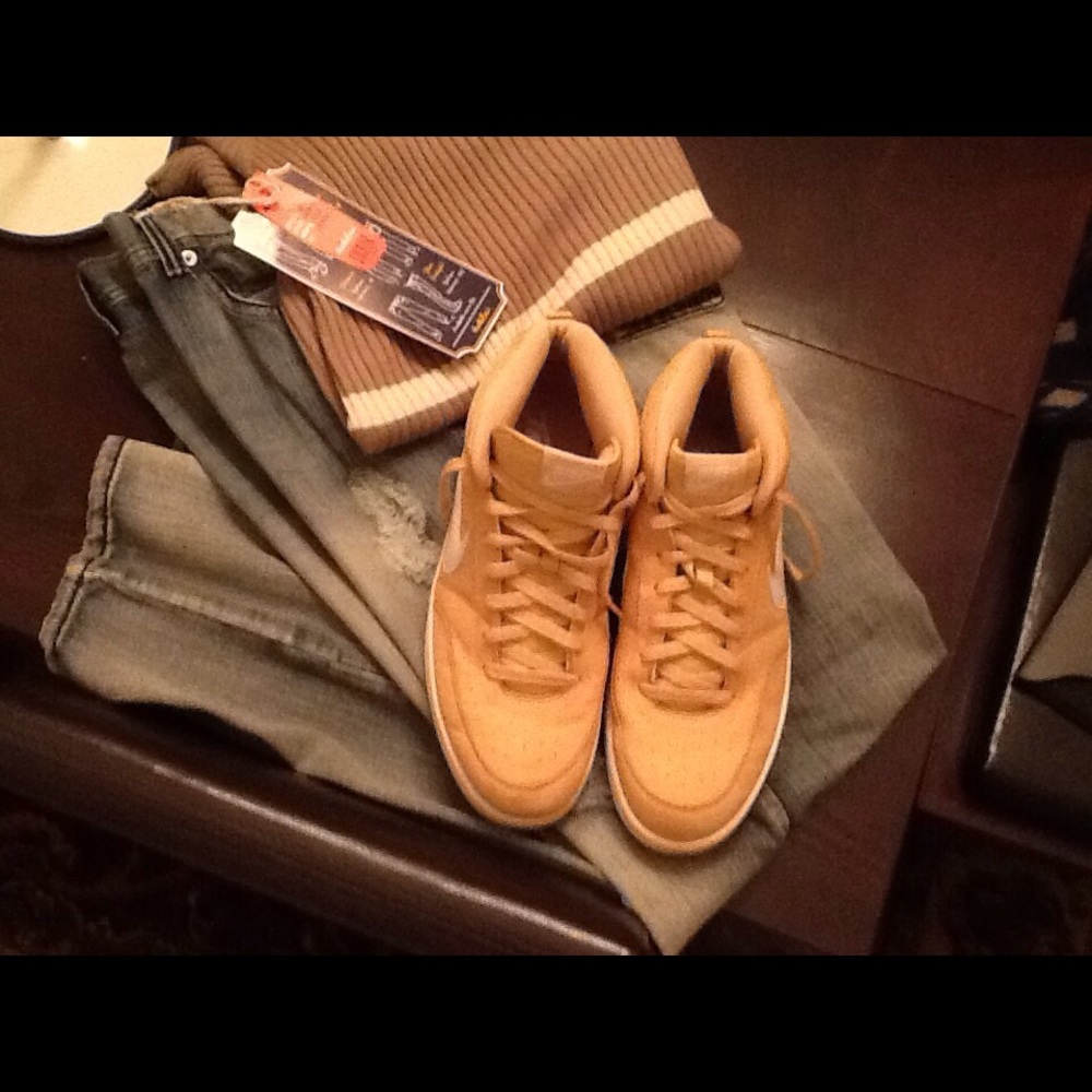 Nike Men's Tan & White Casuals