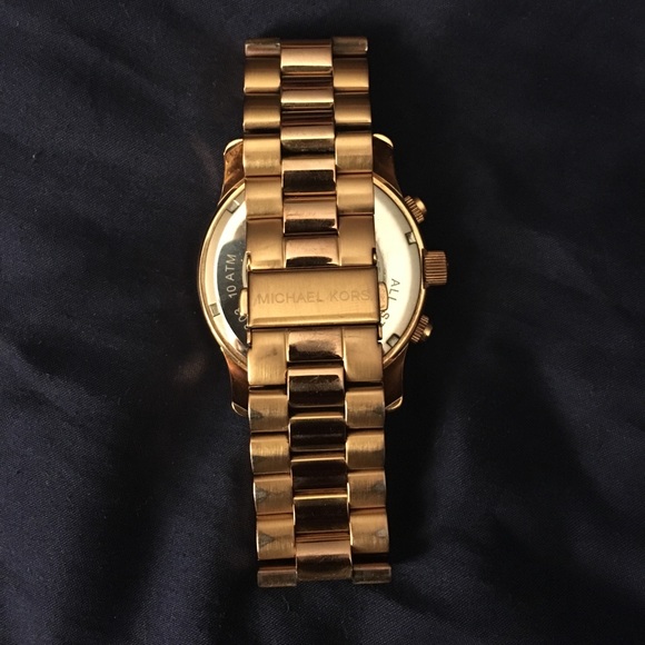Michael Kors Rose Gold Watch - Picture 3 of 4