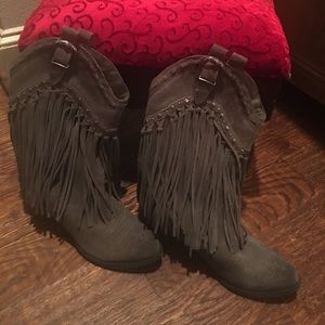 Suede fringe western boots. Very volatile, Gray