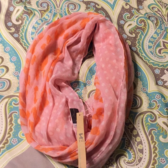 Infinity Scarf - Picture 1 of 2