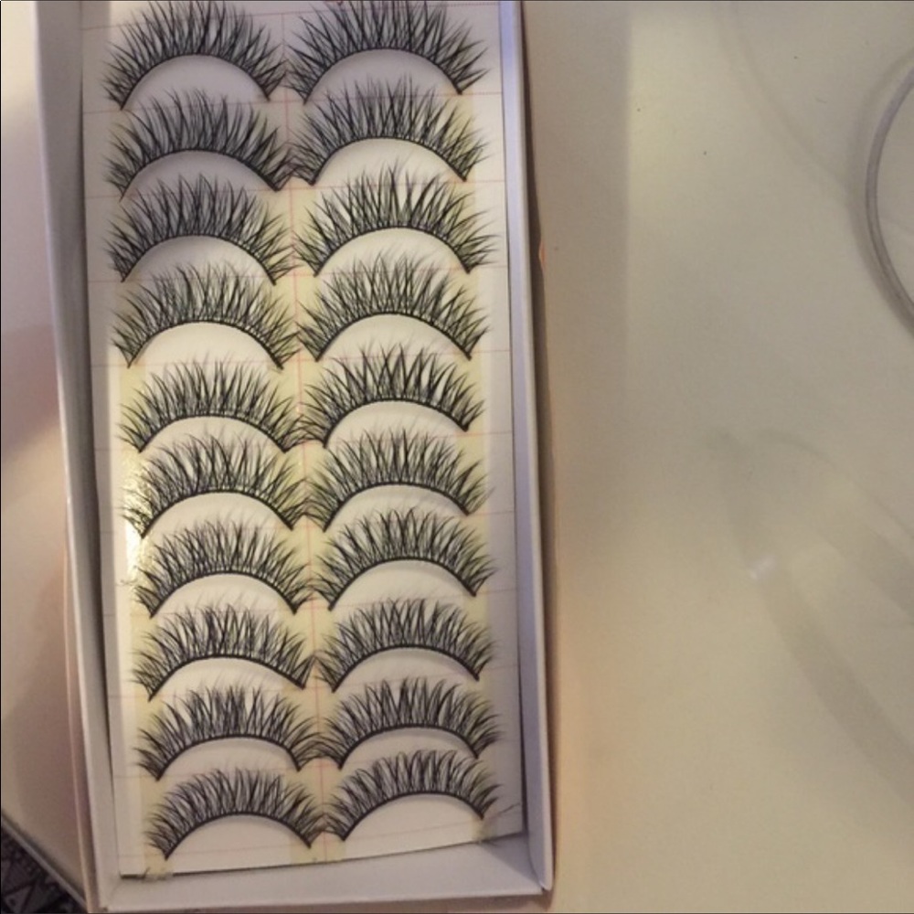Natural false eyelashes