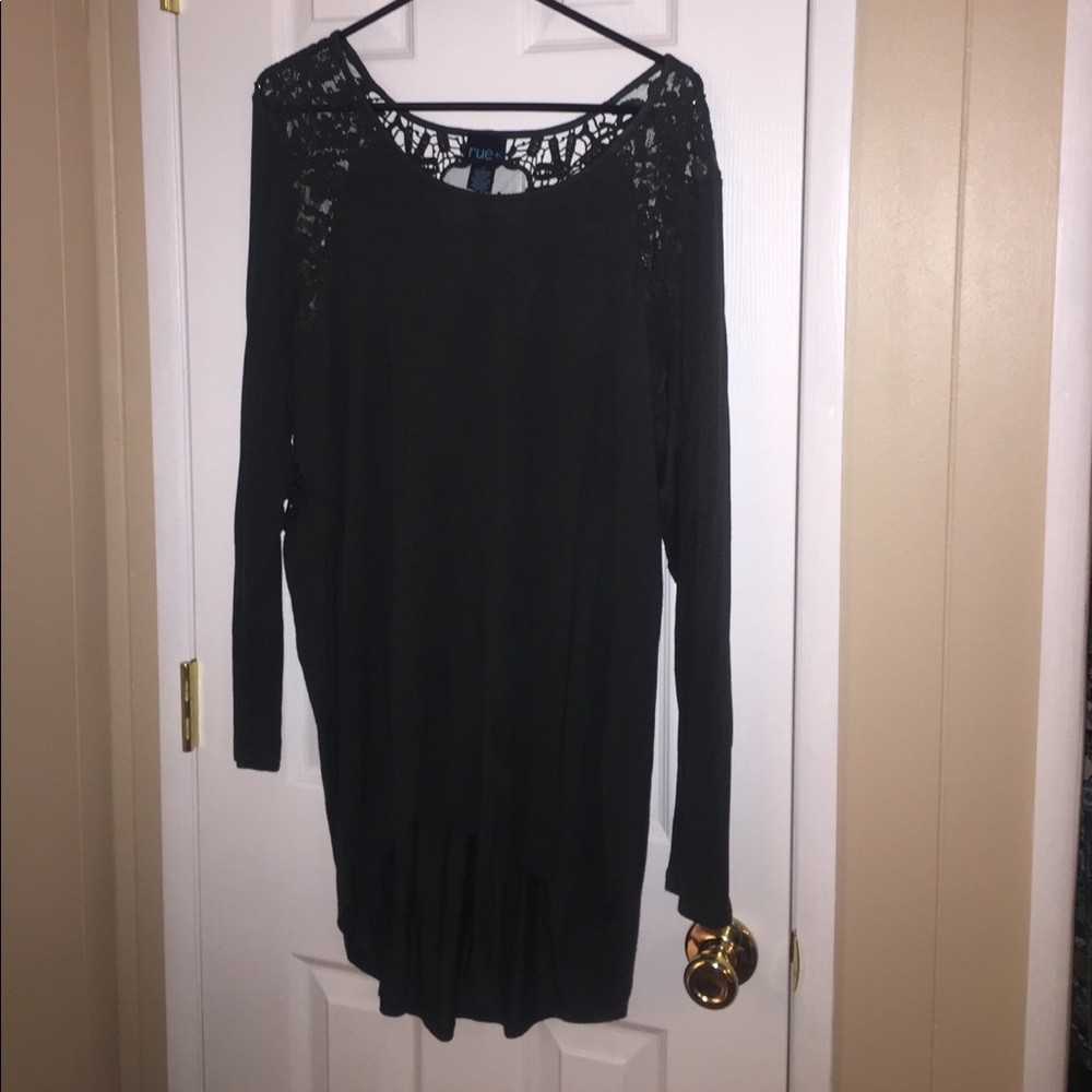 Long sleeve hunter green high low lace back top.