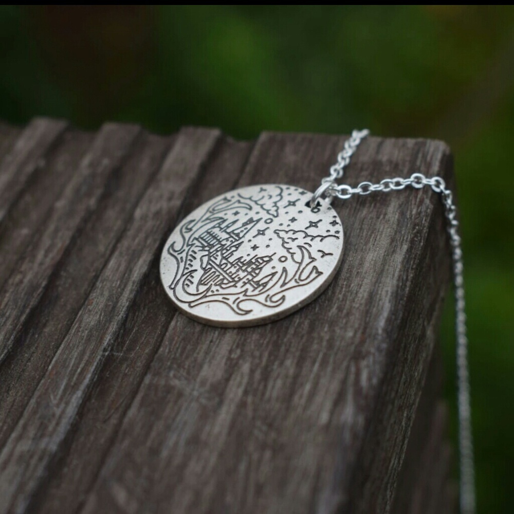 Harry Potter Hogwarts Castle Necklace Key - Picture 2 of 7
