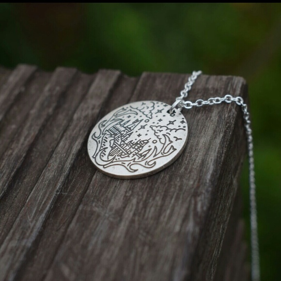 Harry Potter Hogwarts Castle Necklace Key - Picture 2 of 7