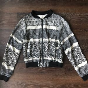 💥4/$25💥 Black Lace Printed Cream Color Jacket