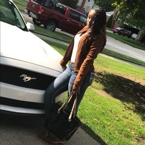 Meet your Posher, Tania